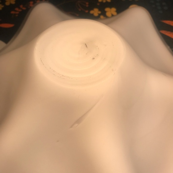 WHITE MATE GLASS WAVY VASE BOWL Plate Vase Flower Shaped 9.5”  MILKY VINTAGE? - Picture 11 of 16